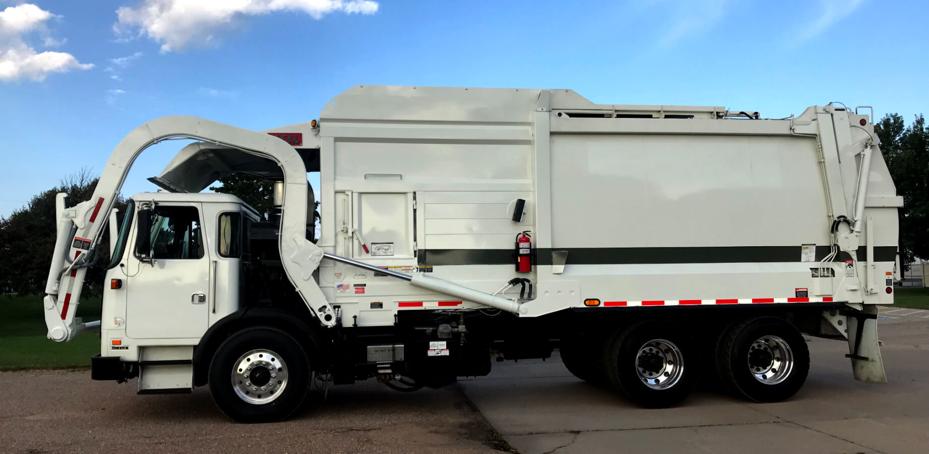 Side view of a frontload waste truck